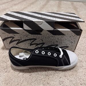 Vans Vault OG 23X Sneakers Size 6